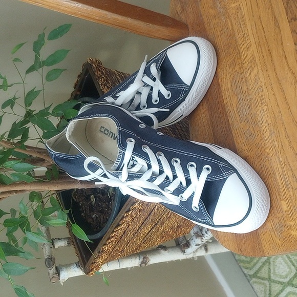Converse Shoes - Converse Size 9 womans
